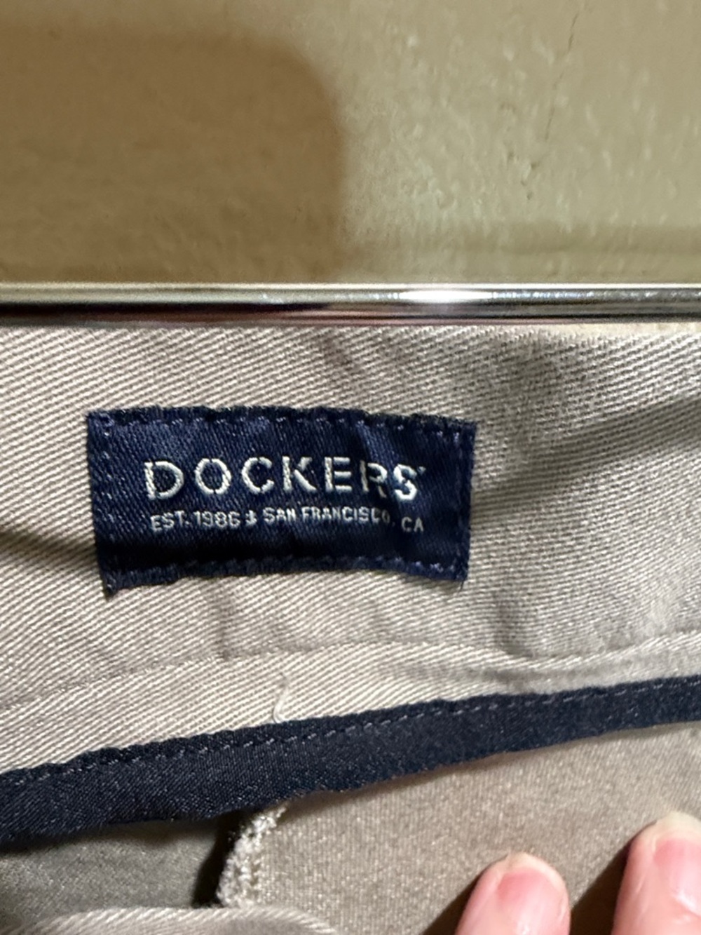 Dockers 46x32 Men's Khaki Chino pants - Picture 2 of 7